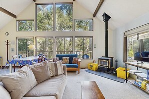 TV, offices - Quiet Home in the Woods with Private Deck - Walk to Beach and Haystack Rock (Cannon Beach)