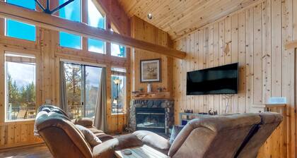 Dog-friendly home on the pond/creek with access to resort pools/golf/gym
