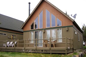 Exterior - Dog-friendly home on the pond/creek with access to resort pools/golf/gym (Eagle Crest)