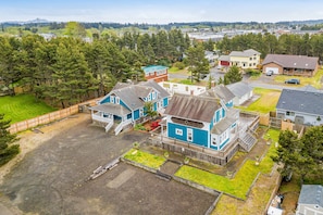 Exterior - Dog-friendly cottage with pool table, fast WiFi, fireplace, W/D - walk to beach (Long Beach)