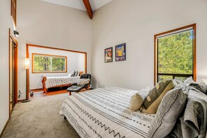 4 bedrooms, travel cot, WiFi, bed sheets - House in Black Butte Ranch with shared amenities (Black Butte Ranch)