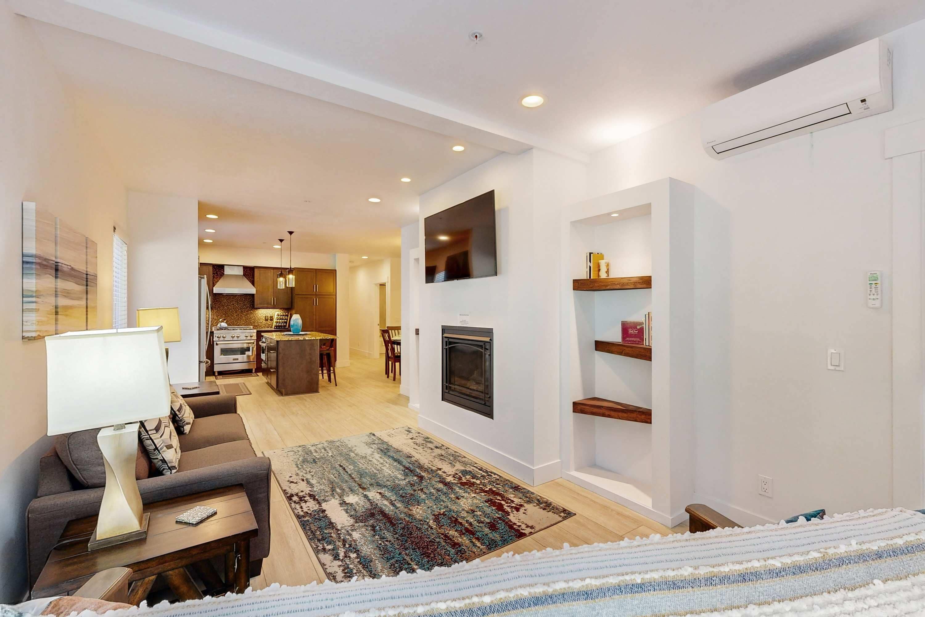 TV, fireplace