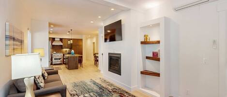 TV, fireplace