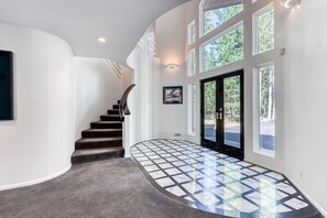 Interior - Stylish & secluded home with a washer&dryer, fireplace, & resort amenity access (Black Butte Ranch)