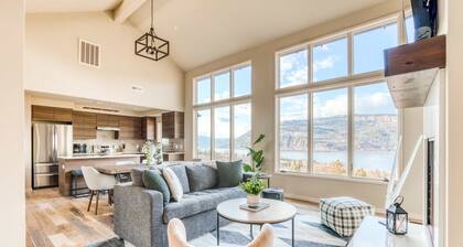 Modern mountain & river-view house with balcony, deck, gym, and WiFi