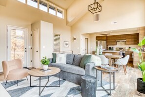 TV, offices - Modern mountain & river-view house with balcony, deck, gym, and WiFi (Mosier)
