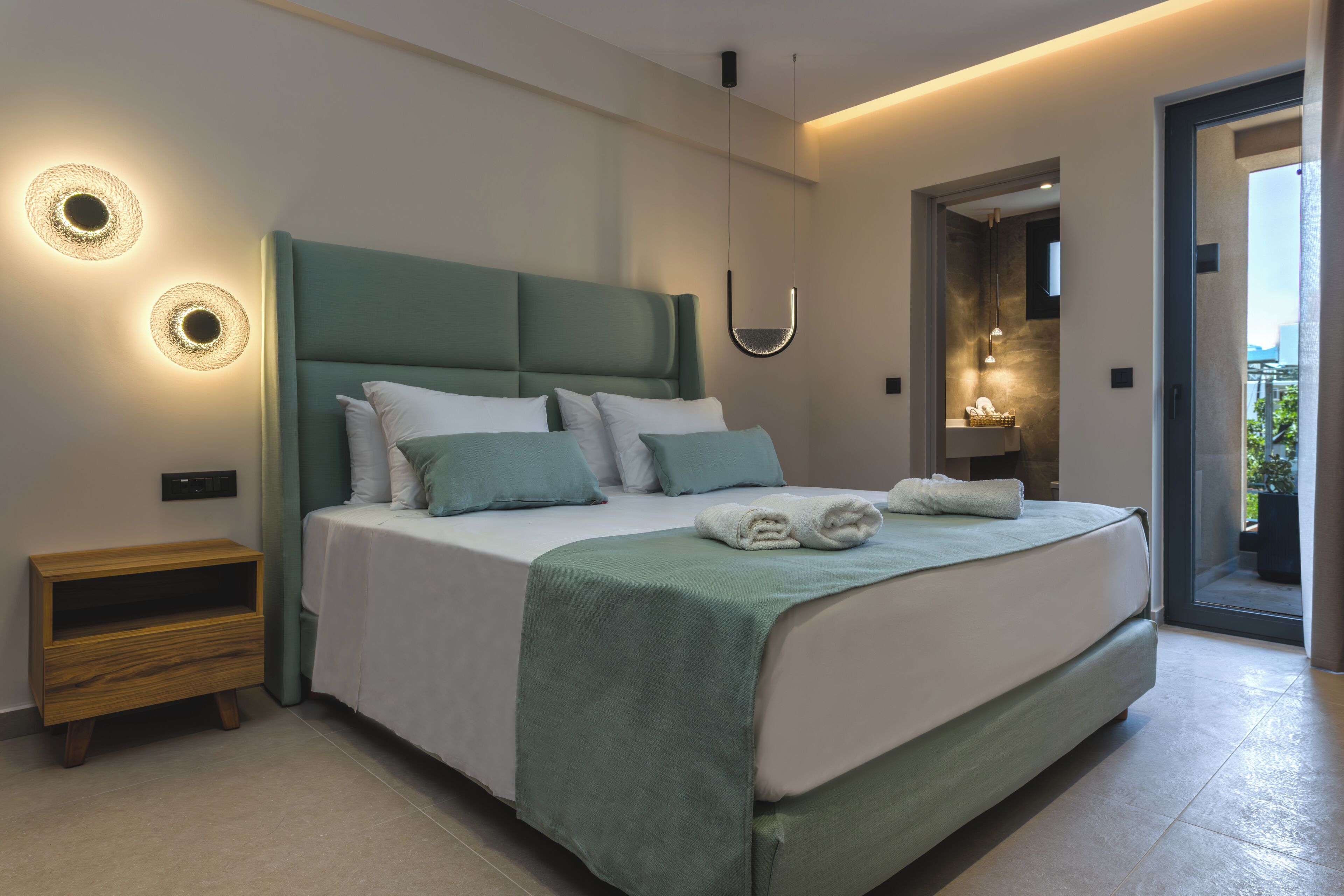 Suite, 2 soverom, privat bad, delvis sjøutsikt
