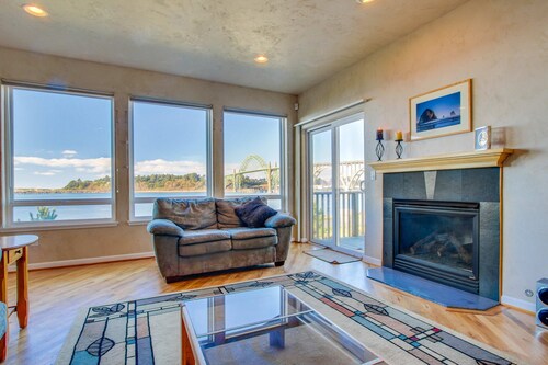 Walk to Oregon Coast Aquarium from this modern, dog-friendly, oceanview home