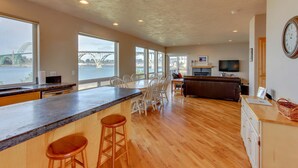 Unclassified image, 3 of 28, button - Walk to Oregon Coast Aquarium from this modern, dog-friendly, oceanview home (Newport)