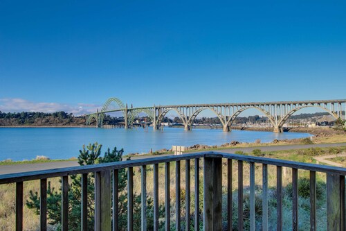 Walk to Oregon Coast Aquarium from this modern, dog-friendly, oceanview home