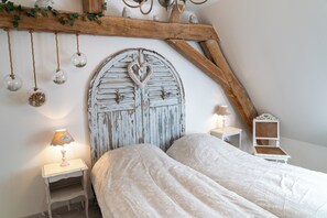 Iron/ironing board, WiFi, bed sheets - House 4 at Domaine d'Embourg (Souvigny)
