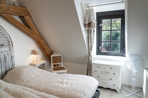 Iron/ironing board, WiFi, bed sheets - House 4 at Domaine d'Embourg (Souvigny)