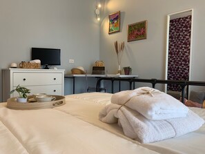 3 habitaciones, caja de seguridad en la habitación y escritorio 
