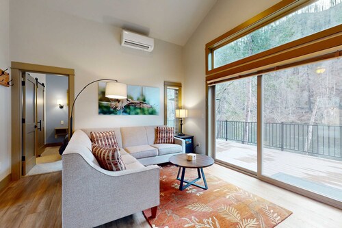 Amazing riverfront cabin with views, deck, firepit, & grill - dog-friendly