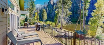 Amazing riverfront cabin with views, deck, firepit, & grill - dog-friendly