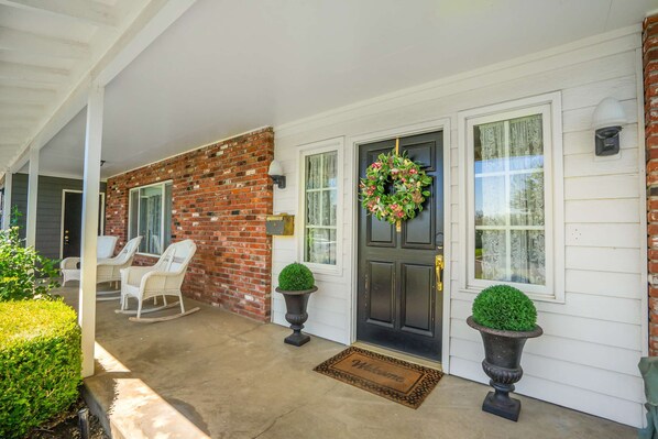 Exterior detail - Classic & elegant house with entertainment & spacious, laid-back yard (College Place)