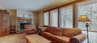 Charming condo with serene views, access to resort amenities, WiFi, and patio