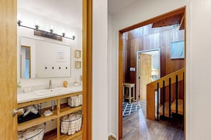 Interior - Dog-friendly home with amazing ocean & sunset views - walk to Ocean Way Beach (Florence)
