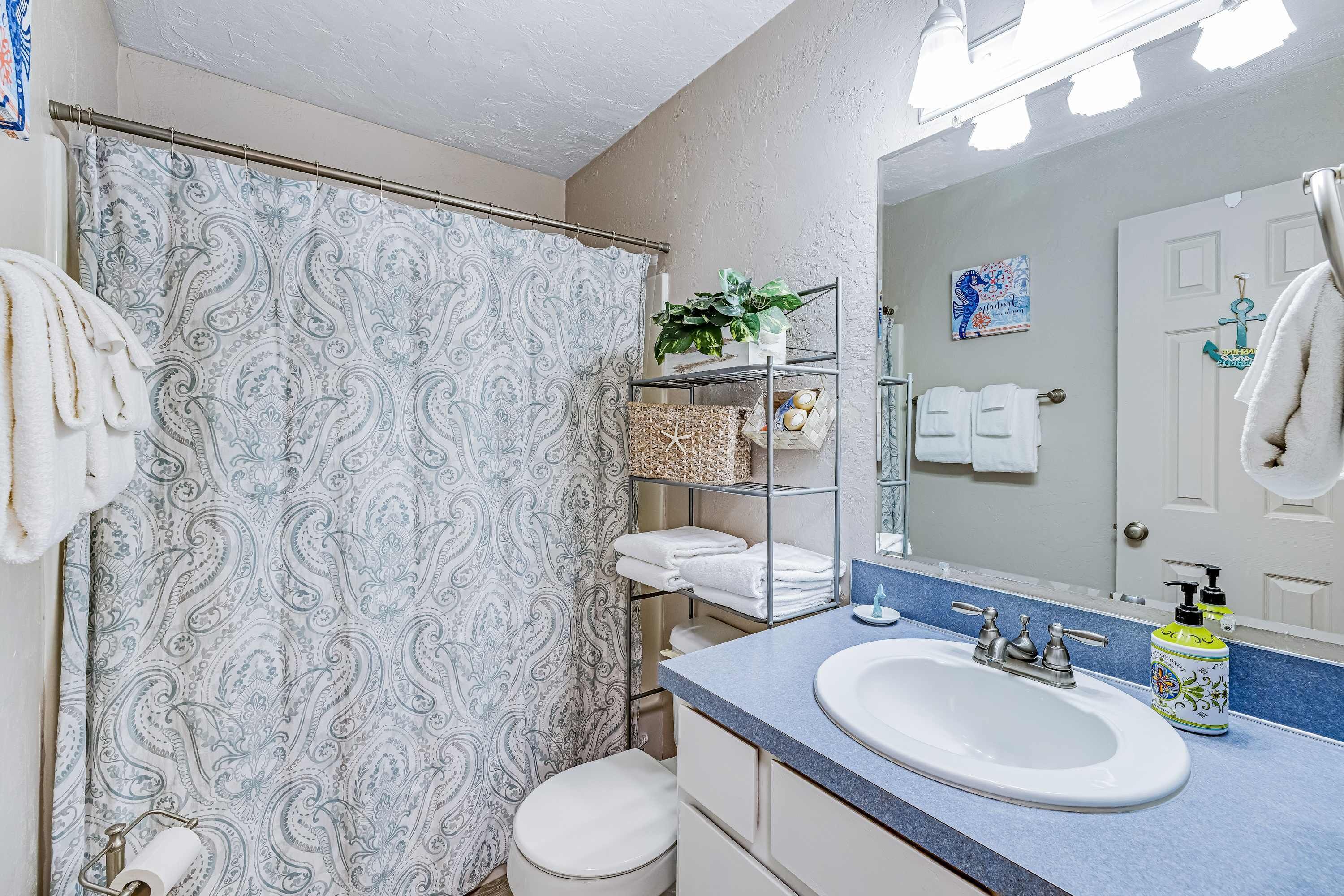 Een douche, een haardroger, handdoeken