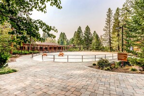 Property grounds - Third-floor retreat with treetop views, AC, pools, hot tubs, & sports courts (Bend)