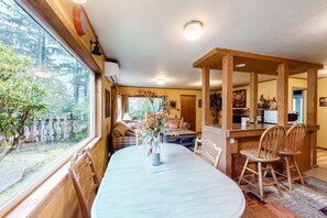 Dining - Dog-friendly, mid-century home withhot tub close to beach (Yachats)