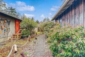 Property grounds - Dog-Friendly Cottage with Private Hot Tub, Deck, Berry Bushes, & Beach Access (Cannon Beach)