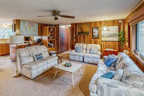 TV, fireplace, DVD player, offices - Dog-Friendly Cottage with Private Hot Tub, Deck, Berry Bushes, & Beach Access (Cannon Beach)