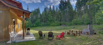 Cozy woodland cabin in a peaceful location with forested views
