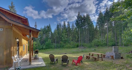 Cozy woodland cabin in a peaceful location with forested views