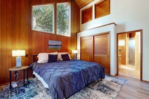 3 bedrooms, iron/ironing board, WiFi, bed sheets - Whimsical tree-lined stay with wood stove, AC, shared amenities, and large deck (Black Butte Ranch)