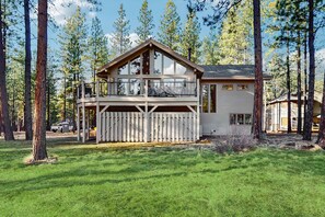 Exterior - Whimsical tree-lined stay with wood stove, AC, shared amenities, and large deck (Black Butte Ranch)