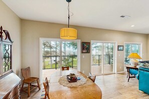 Interior - Charming home with ocean views, patio, BBQ grill, WiFi, W&D, walk to beach (Cannon Beach)
