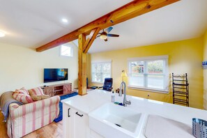 Interior - Seaside cottage with deck, washer&dryer, full kitchen, & great location (Newport)