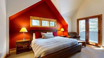 3 bedrooms, desk, iron/ironing board, WiFi