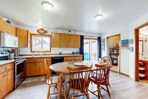 Fridge, microwave, oven, stovetop - Coastal, Dog-Friendly Home in Great Location - Six Blocks from Nye Beach (Newport)