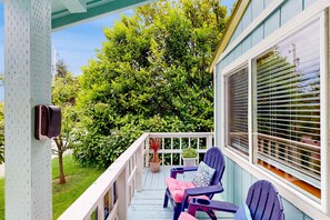 Property grounds - Coastal, Dog-Friendly Home in Great Location - Six Blocks from Nye Beach (Newport)