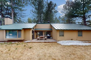 Exterior - Central Oregon cabin with SHARC amenities, fireplace, & grill - near skiing (Sunriver)
