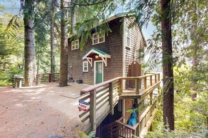 Exterior - Lakefront home with loft, two decks with amazing views, kayaks & dock access (Florence)