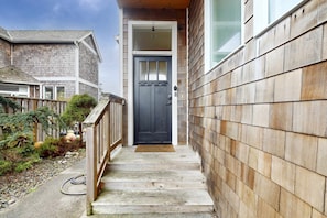 Exterior detail - Dog-friendly and golf course-adjacent home with gas fireplace and deck (Seaside)