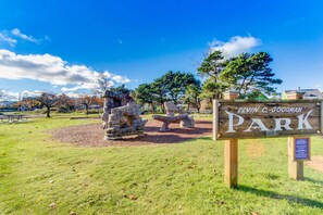 Property grounds - Dog-friendly and golf course-adjacent home with gas fireplace and deck (Seaside)