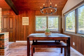 Interior - Airy house with SHARC passes, hot tub, game room, fireplace, central AC & bikes (Sunriver)