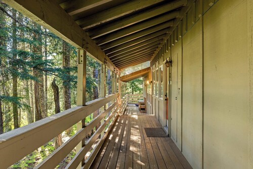 Newly remodeled cabin-style condo near skiing & attractions - dogs welcome