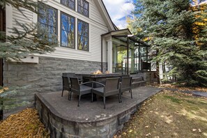 Outdoor dining - Creekside Haven- A Serene Creekside Escape from it All (Telluride)