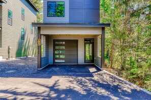 Exterior - Government Camp Chalet -  Your Ultimate Ski Retreat in the Cascades (Government Camp)