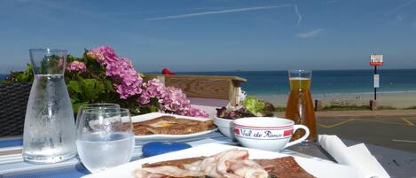 屋外ダイニングエリア