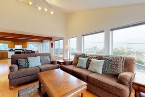 TV, video games, DVD player, offices - Oceanview Home with Beautiful Deck & Private Playground - Blocks to the Beach (Newport)