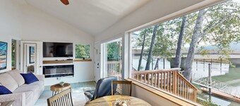 Waterfront Oasis on the Nehalem River with Free WiFi & Dock - Dog Friendly
