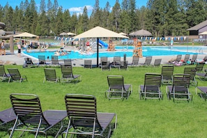 Pool - Private Hot Tub, Large Backyard, SHARC Passes, EV Charger (Sunriver)