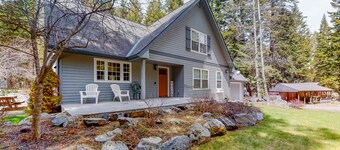 Delightful getaway near the lake & hiking with fast WiFi, full kitchen, & W&D