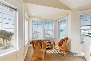 Interior - Ocean-view beach house with enclosed yard,New hot tub - 1 block to beach (Newport)